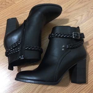American Eagle heeled black boots